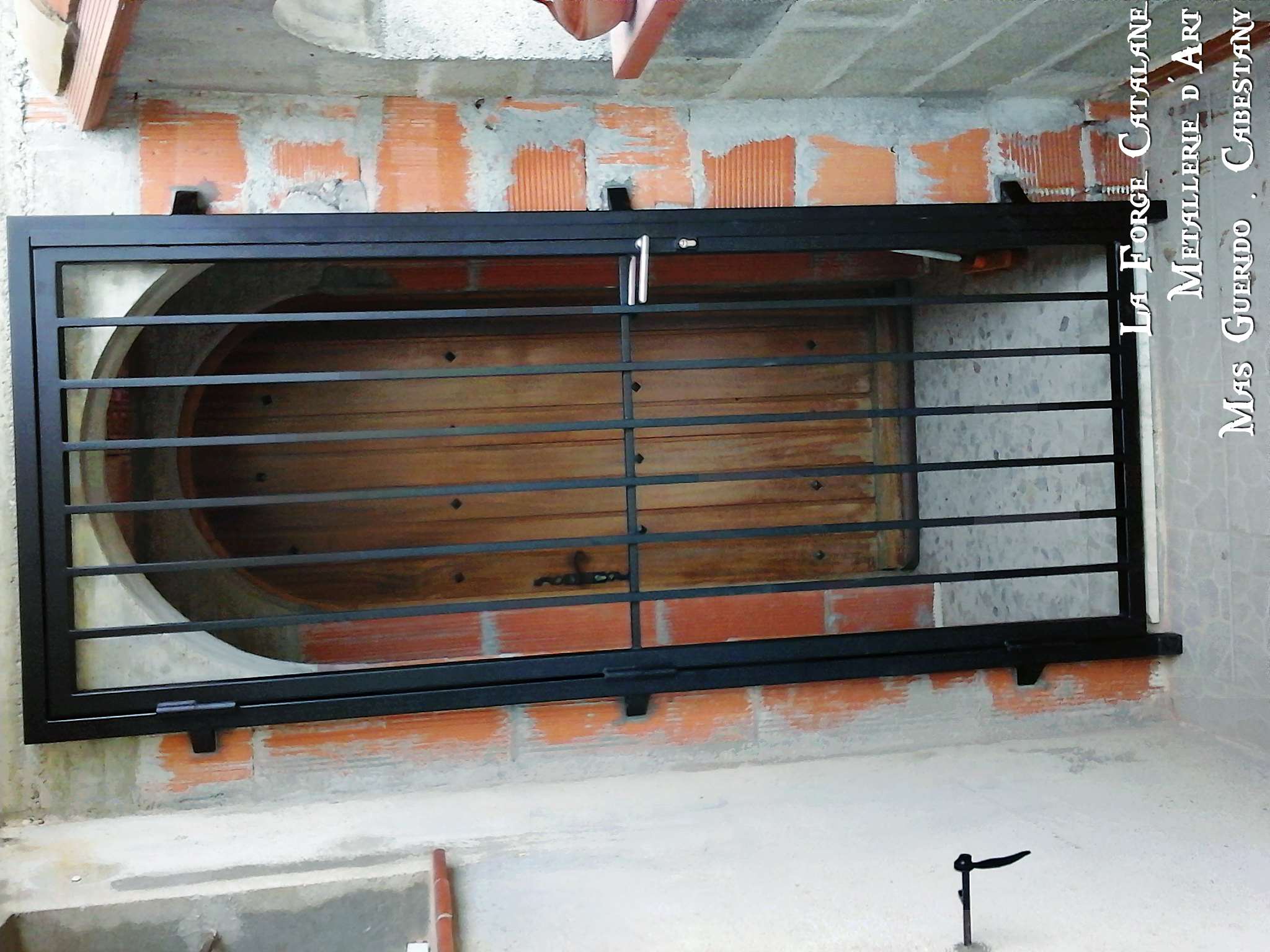 grille articulee protection barreaux droit serrure 3 points ISEO forge catalane.jpg